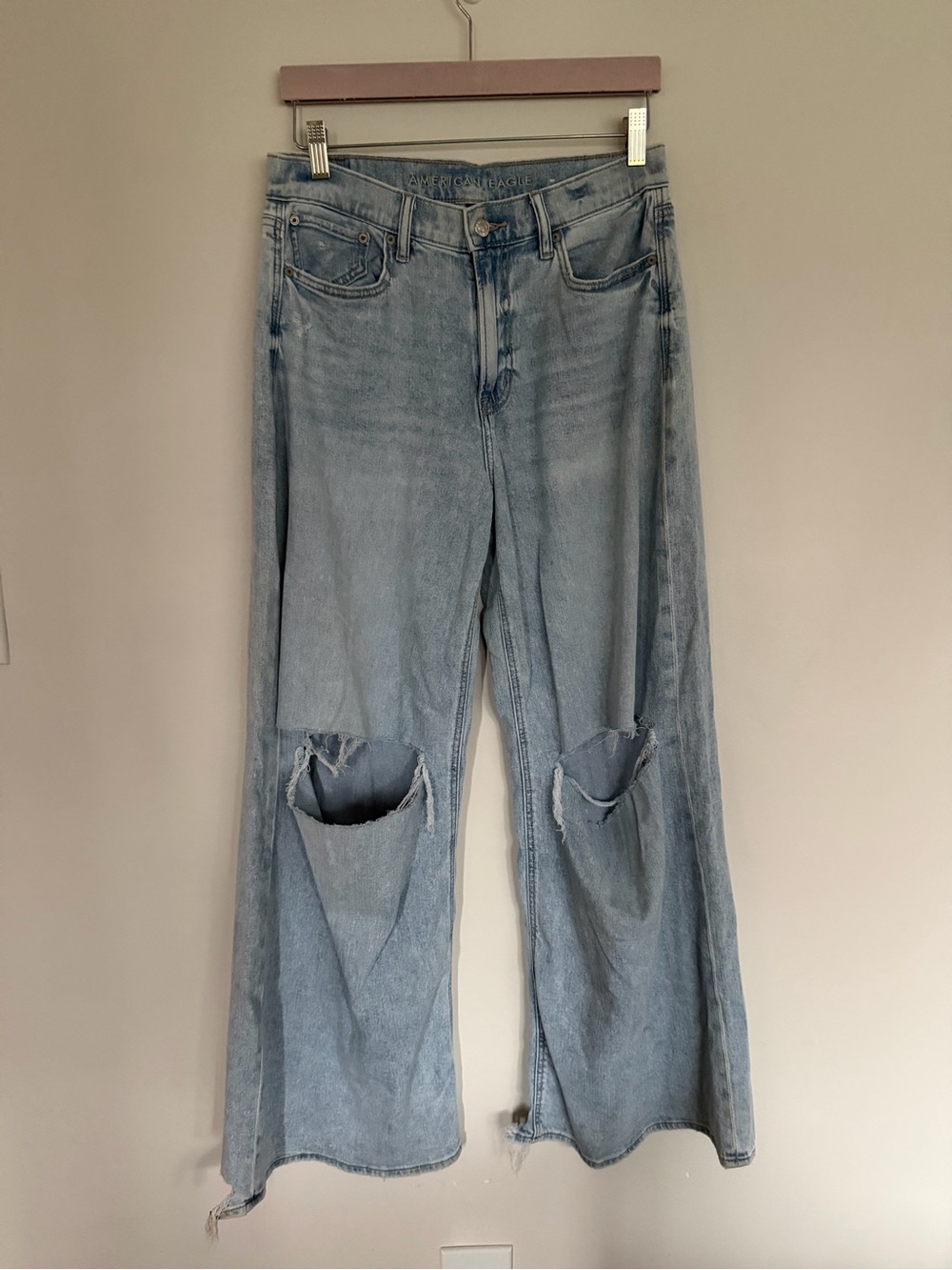 American Eagle Super High-Waisted Baggy Wide Leg Ripped Jeans Size 6